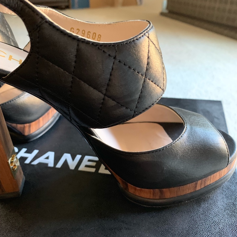 Chanel black quilted leather and wood sandals - Picture 7 of 7